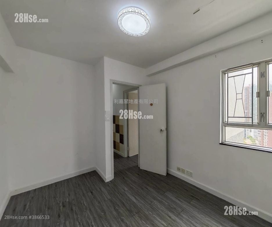 Serene Garden Sell 3 Bedrooms 590 ft²