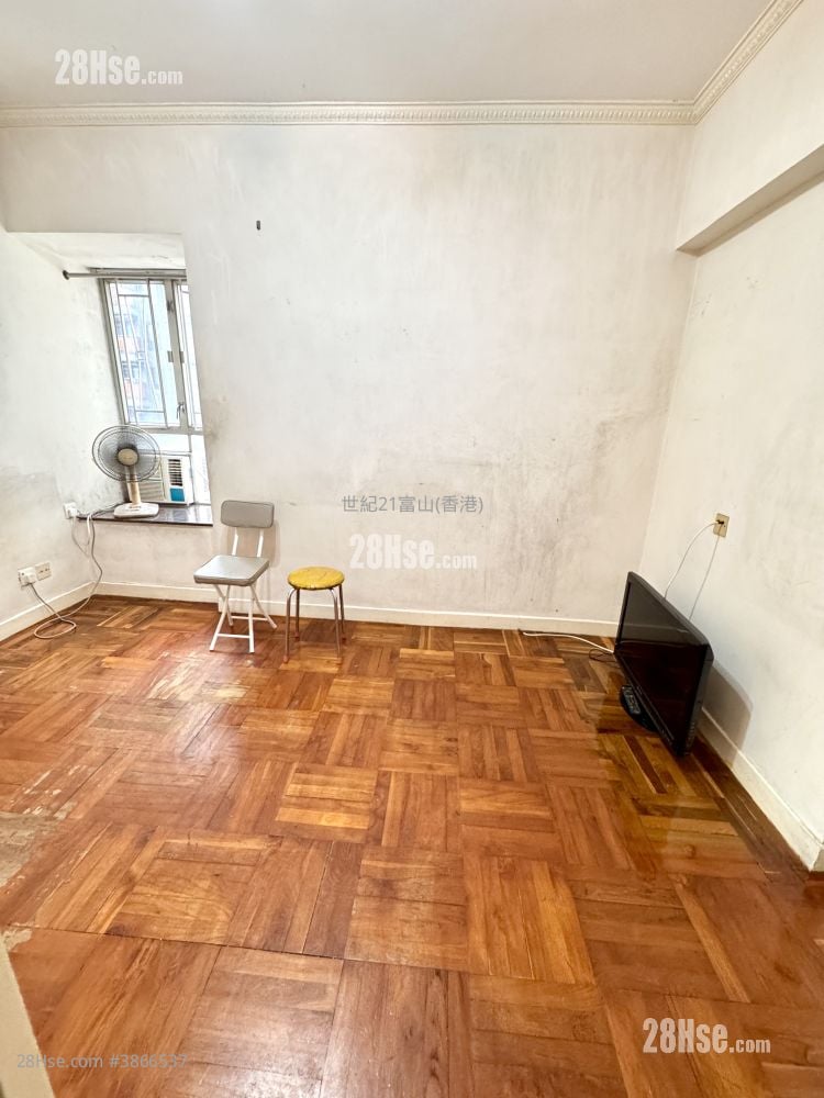 Ming Fung Court Sell 2 Bedrooms 300 ft²