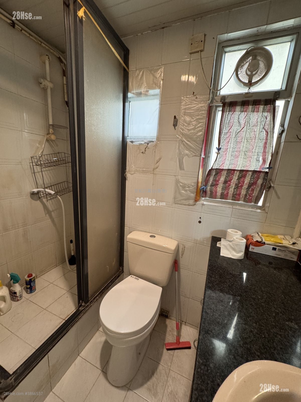 Ming Fung Court Sell 2 Bedrooms 300 ft²
