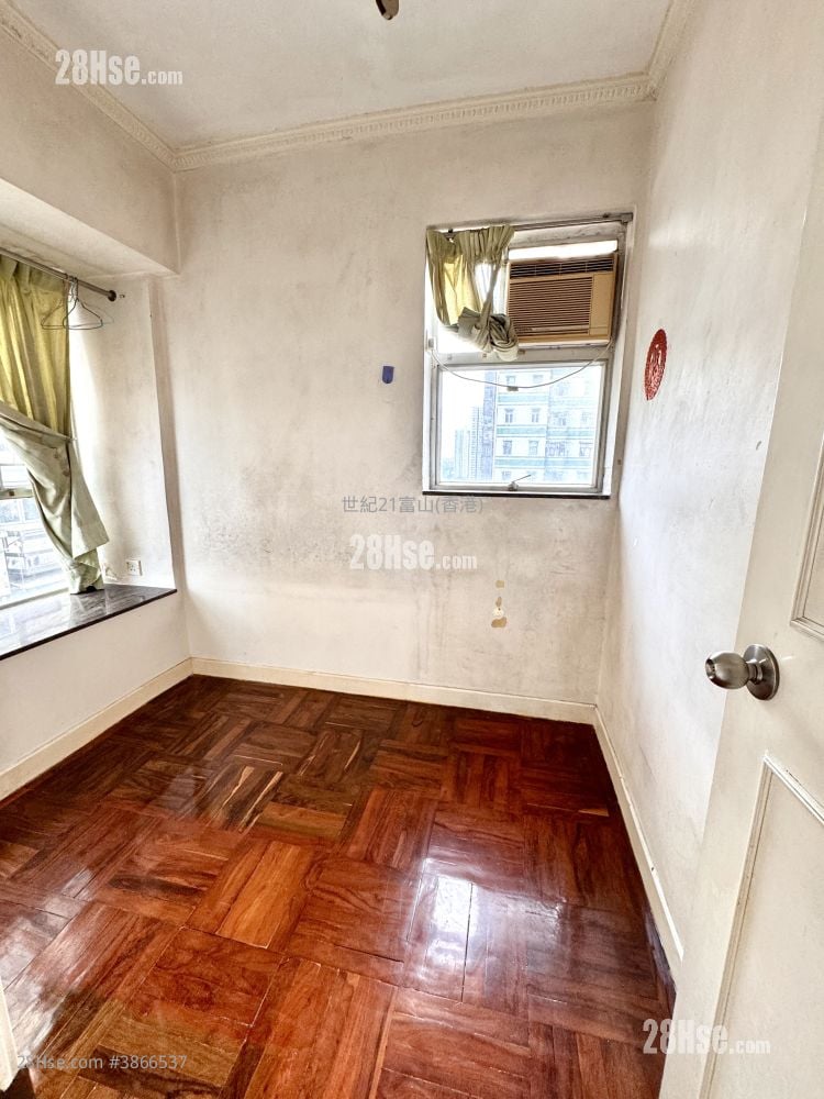 Ming Fung Court Sell 2 Bedrooms 300 ft²