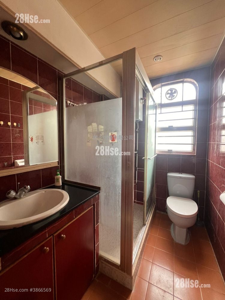 Village Sell 3 Bedrooms , 1 Bathroom 1,400 ft²