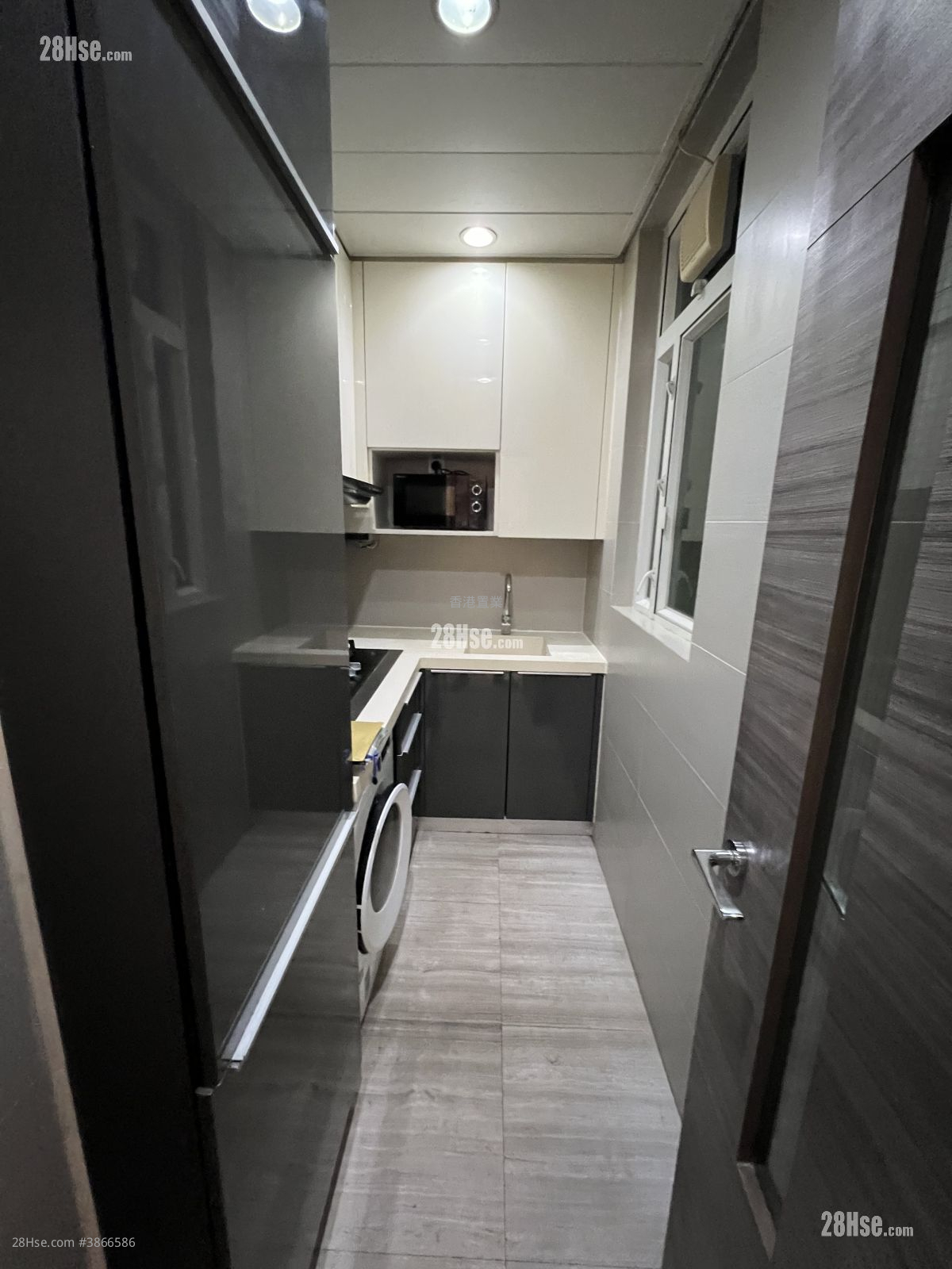 The Sparkle Sell 2 Bedrooms , 1 Bathroom 501 ft²