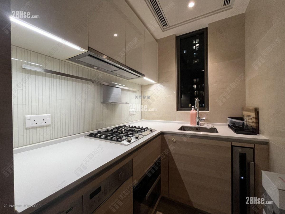 One Homantin Rental 1 Bathroom 485 ft²