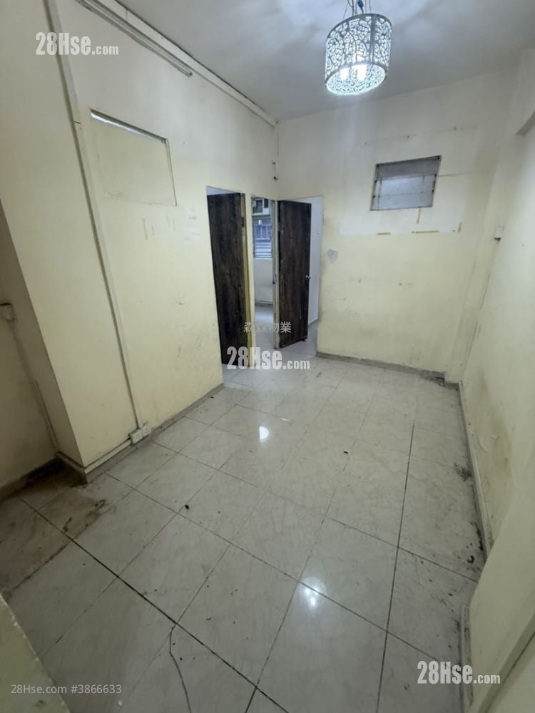 Kung Lee Building Sell 3 Bedrooms , 1 Bathroom 457 ft²