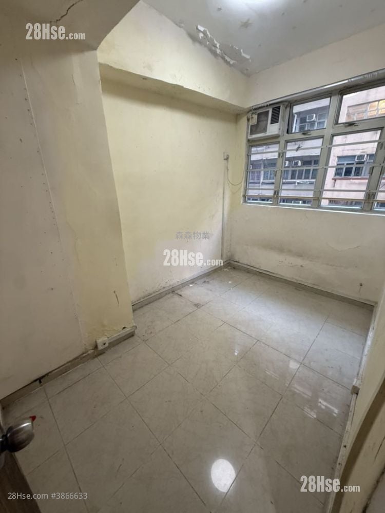 Kung Lee Building Sell 3 Bedrooms , 1 Bathroom 457 ft²