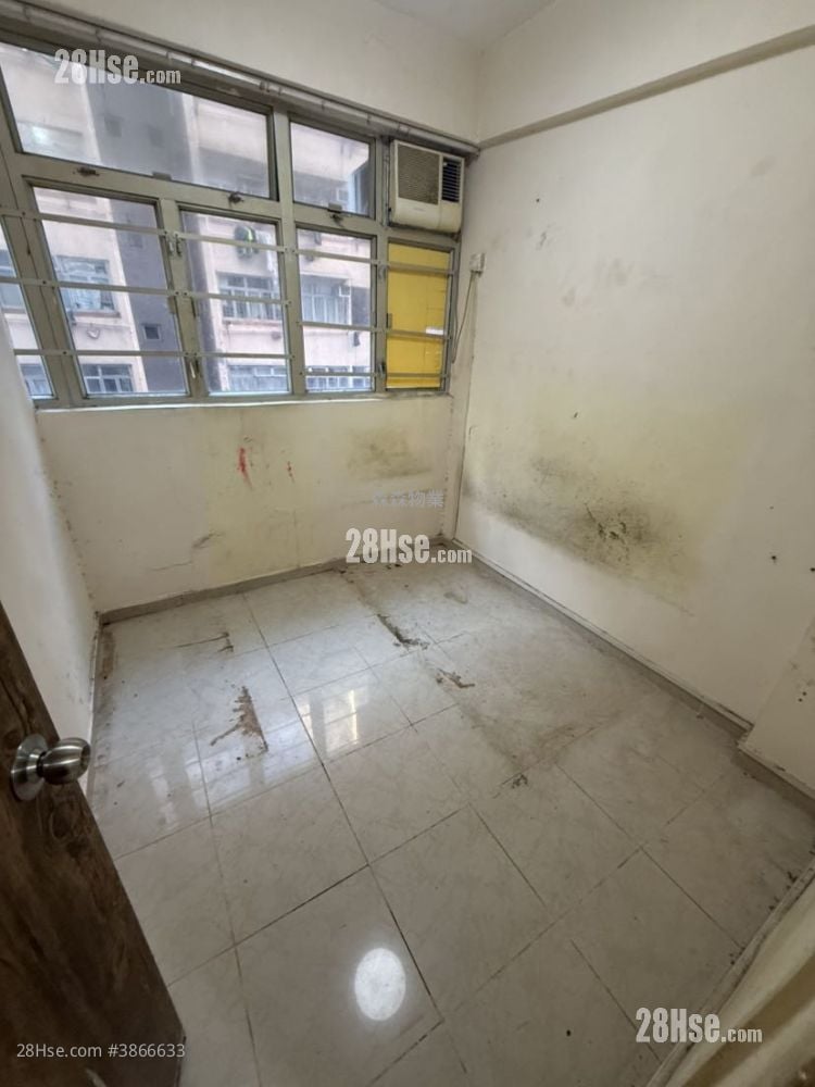 Kung Lee Building Sell 3 Bedrooms , 1 Bathroom 457 ft²