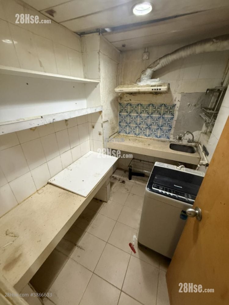 Kung Lee Building Sell 3 Bedrooms , 1 Bathroom 457 ft²
