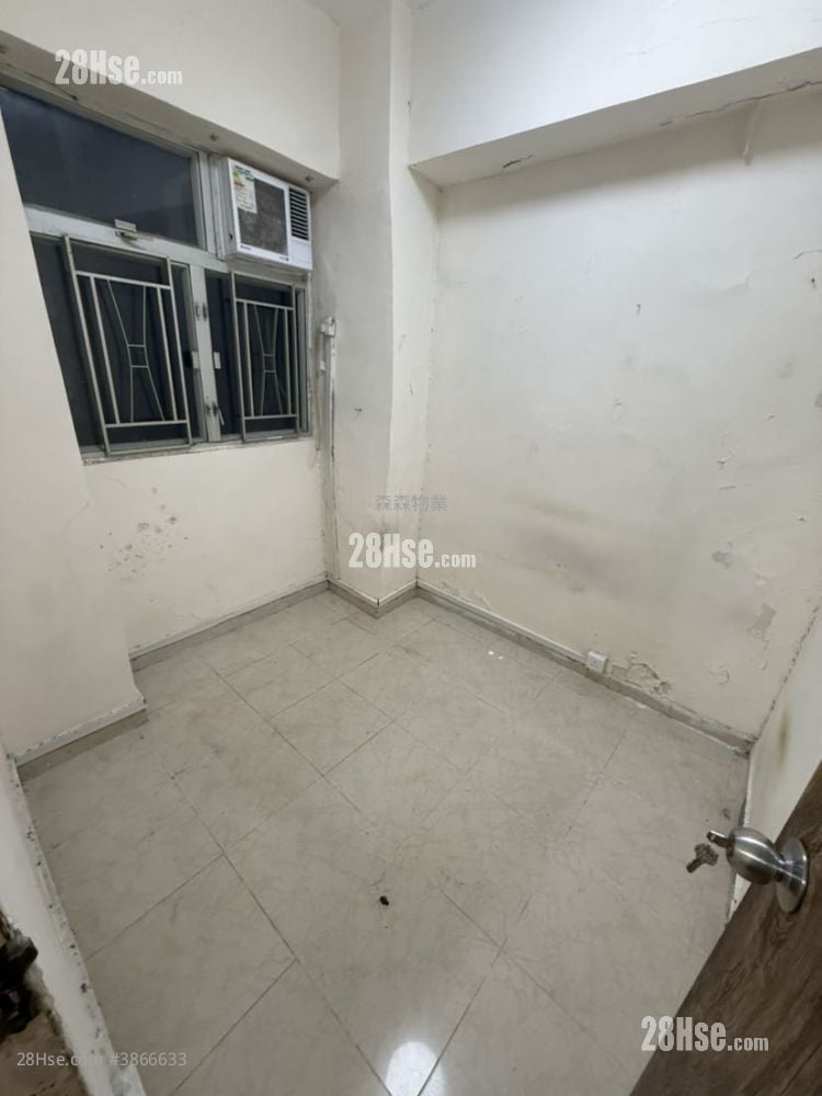 Kung Lee Building Sell 3 Bedrooms , 1 Bathroom 457 ft²