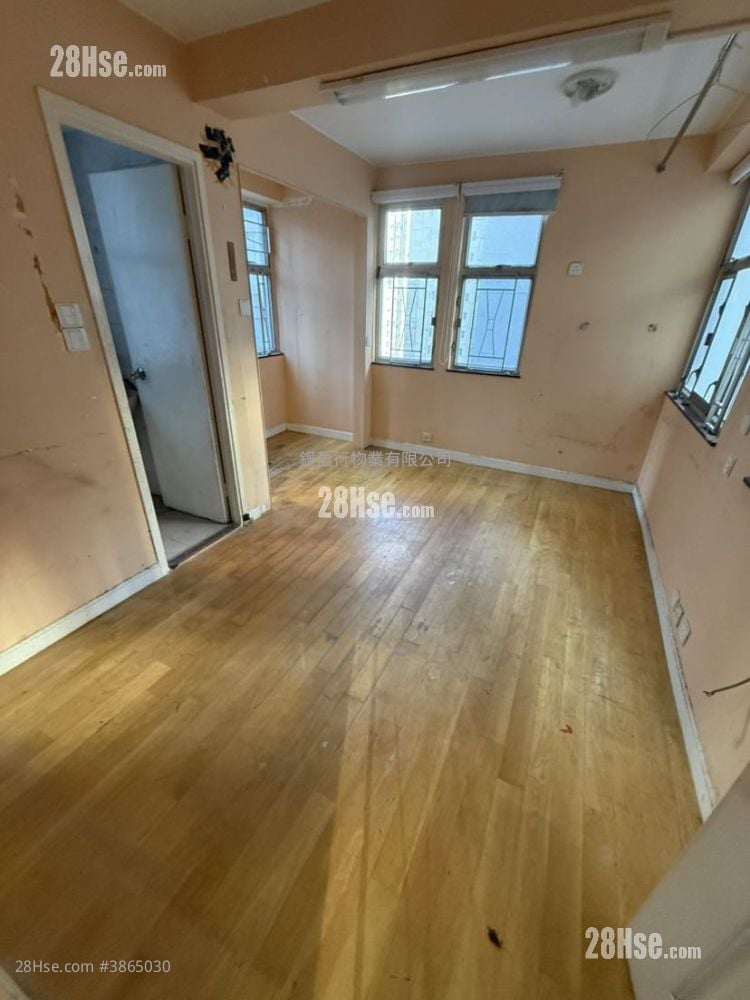 Kar Wan Building Sell Studio , 1 Bathroom 202 ft²