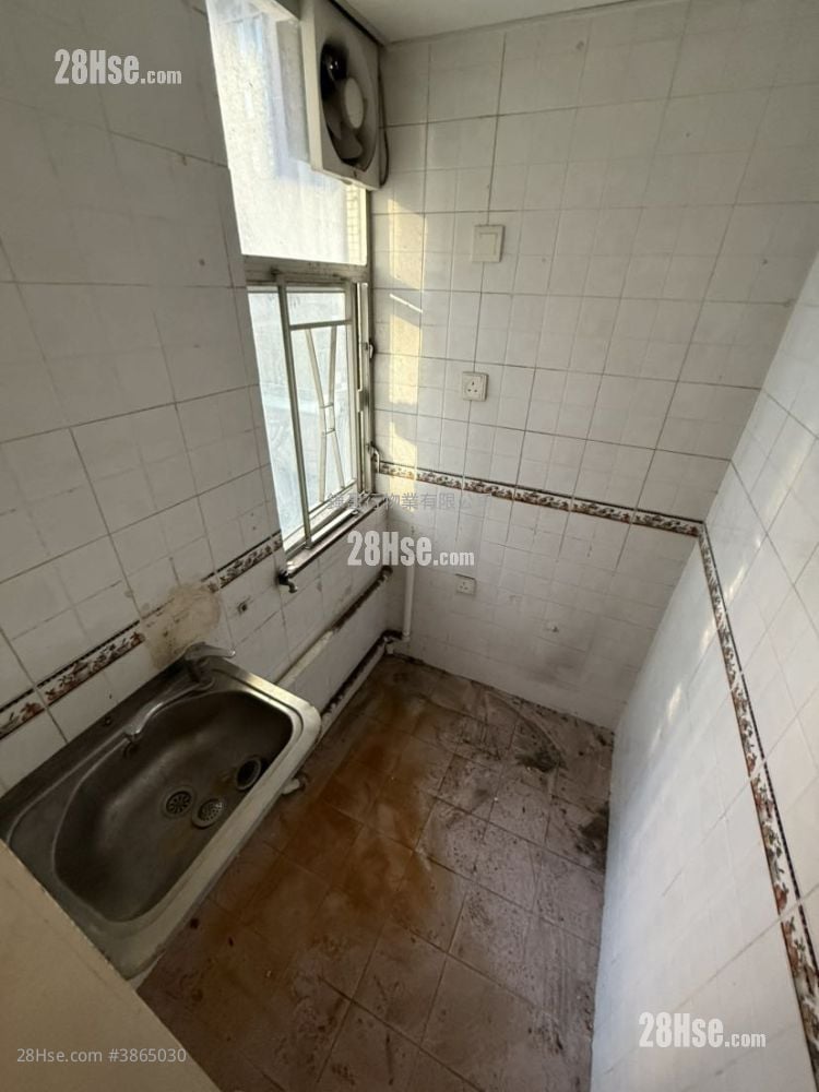 Kar Wan Building Sell Studio , 1 Bathroom 202 ft²