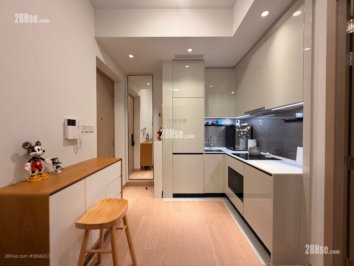 Seasons Place 售盘 1 房 290 平方尺