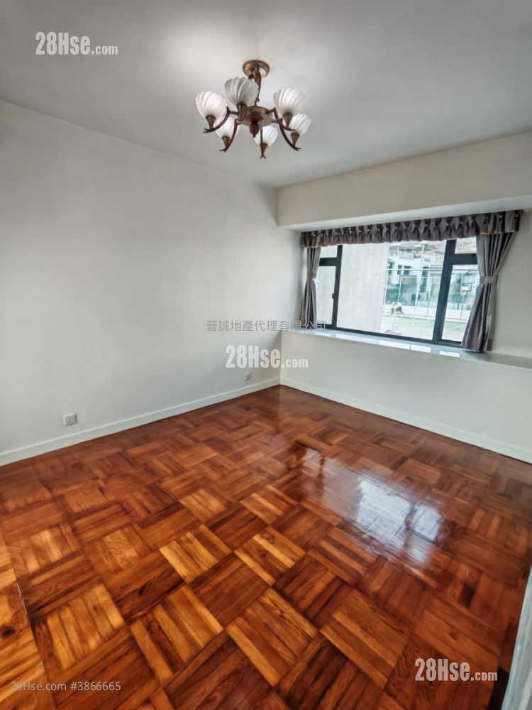 Fiona Garden Rental 5+ Bedrooms , 4 Bathrooms 2,699 ft²
