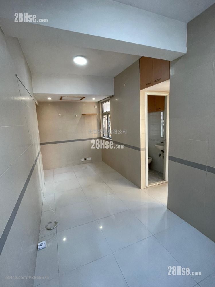 May Court Sell 2 Bedrooms , 1 Bathroom 254 ft²