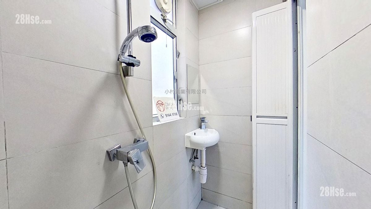 bathroom: Lok Fu Mansion Rental 2 Bedrooms , 1 Bathroom 344 ft²