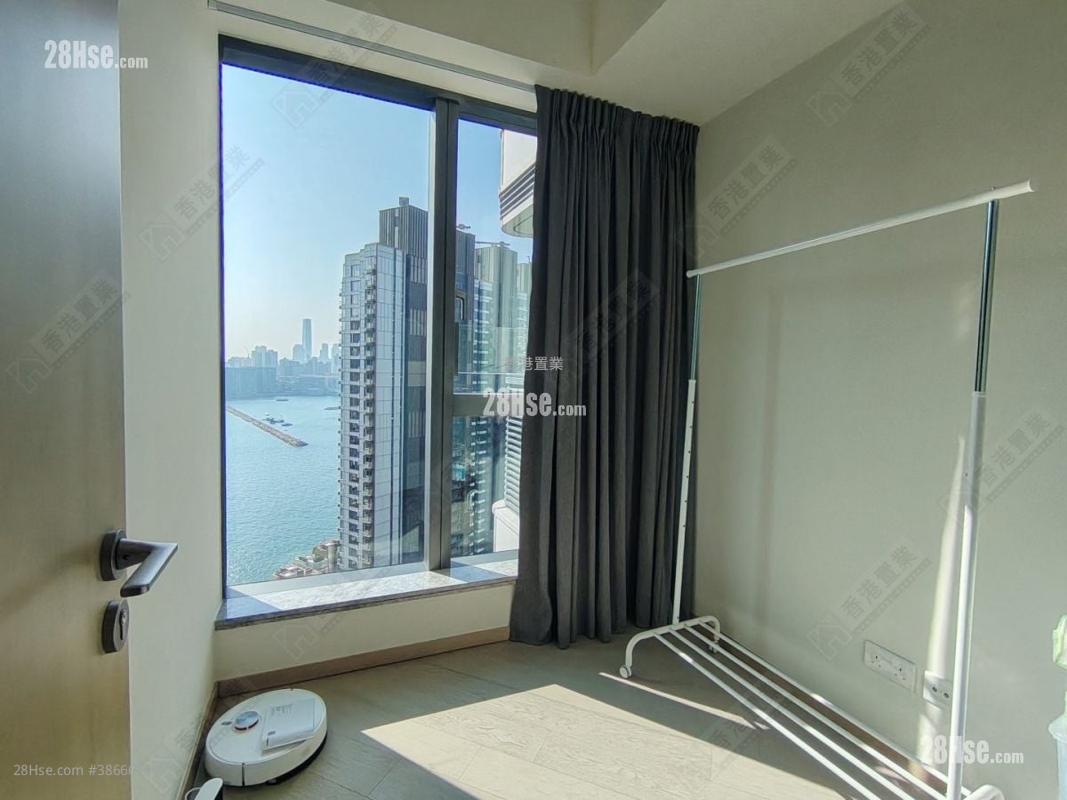 One Victoria Rental 2 Bedrooms , 1 Bathroom 440 ft²
