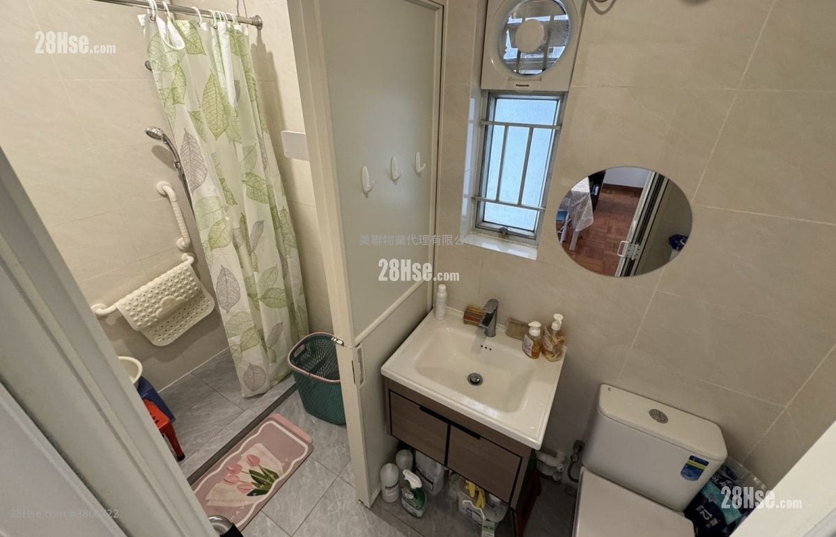 Ka Shing Court Sell 3 Bedrooms 603 ft²