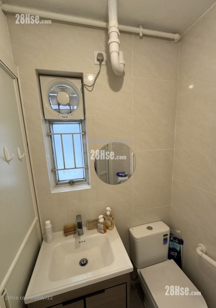 Ka Shing Court Sell 3 Bedrooms 603 ft²
