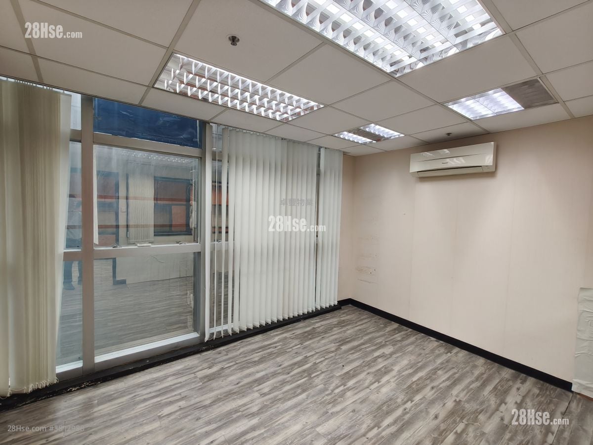 Charm Centre Rental 4 Bedrooms 1,100 ft²