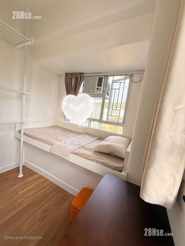 Golden Lion Garden Rental 3 Bedrooms , 2 Bathrooms 266 ft²