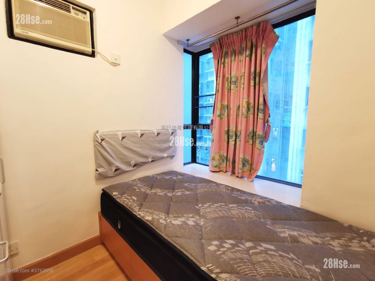 Legend Court Sell 2 Bedrooms , 1 Bathroom 307 ft²