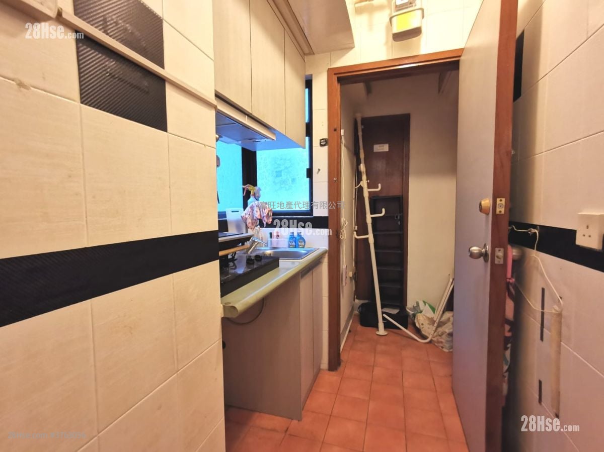 Legend Court Sell 2 Bedrooms , 1 Bathroom 307 ft²