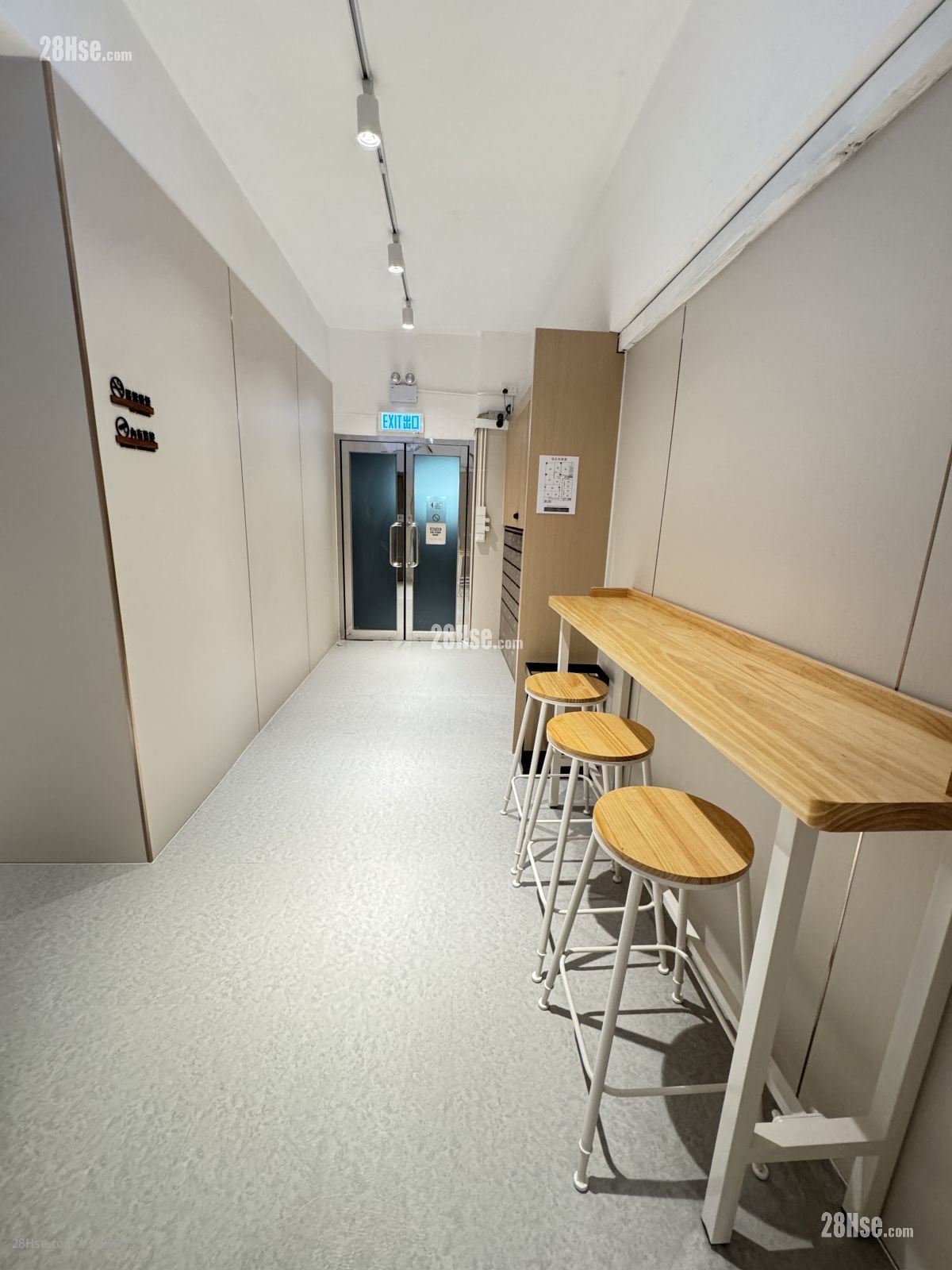Ka Wing Factory Building Rental 4 Toilets 150 ft²