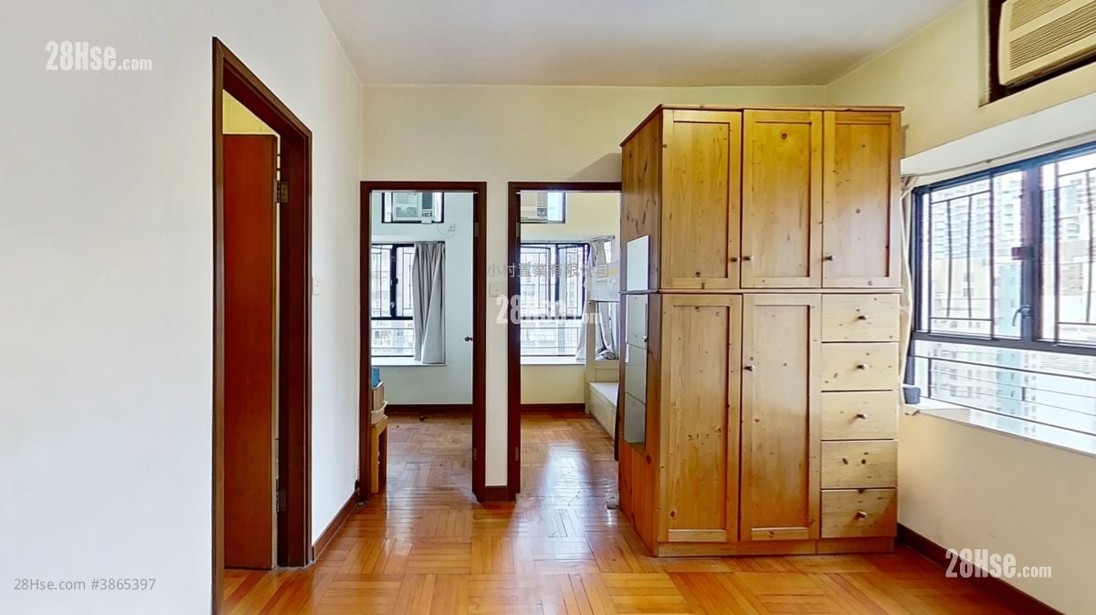 living room: Wo Yick Mansion Rental 2 Bedrooms , 1 Bathroom 335 ft²