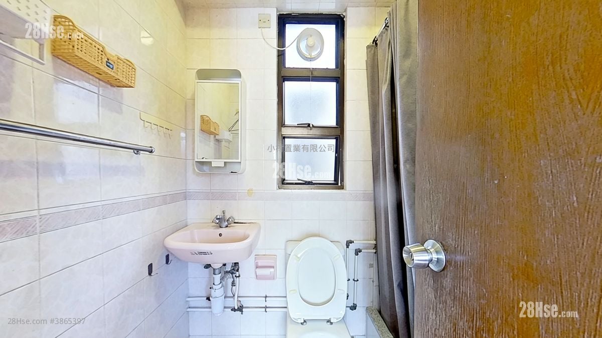 bathroom: Wo Yick Mansion Rental 2 Bedrooms , 1 Bathroom 335 ft²