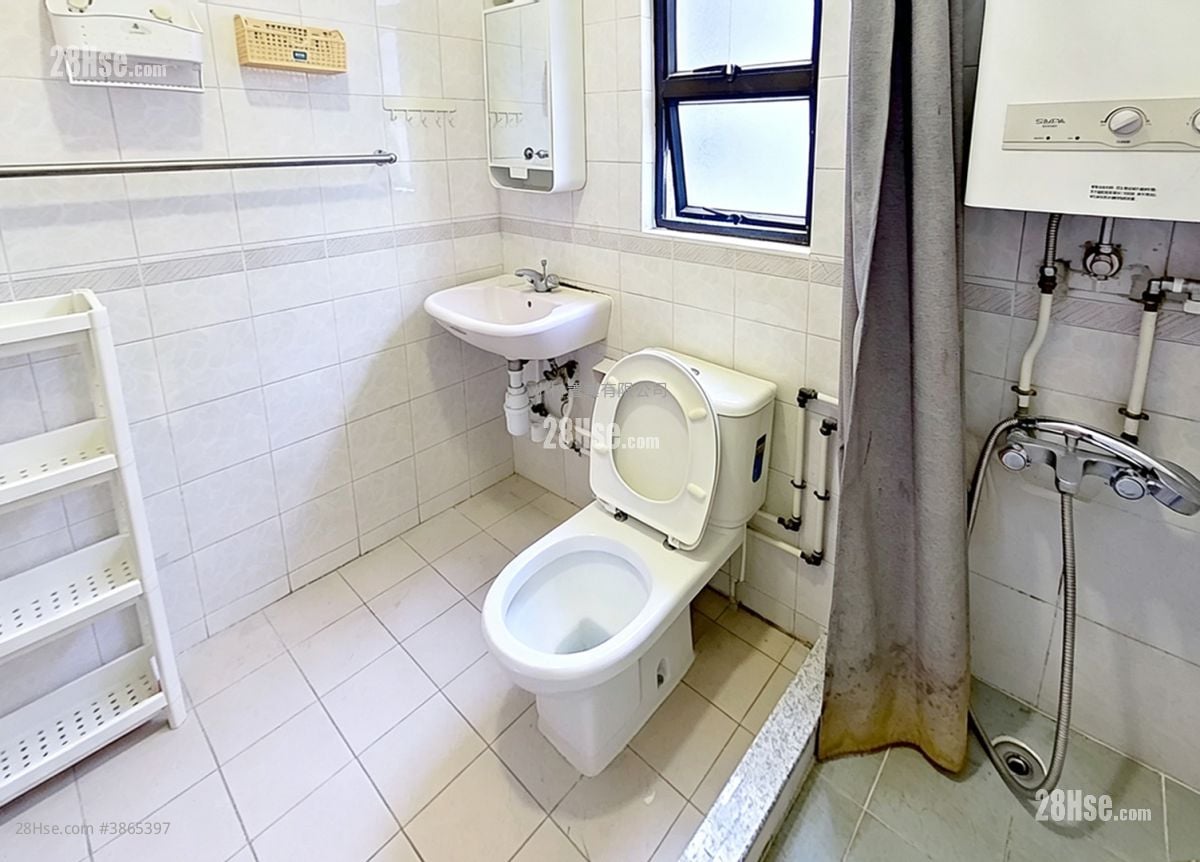 bathroom: Wo Yick Mansion Rental 2 Bedrooms , 1 Bathroom 335 ft²