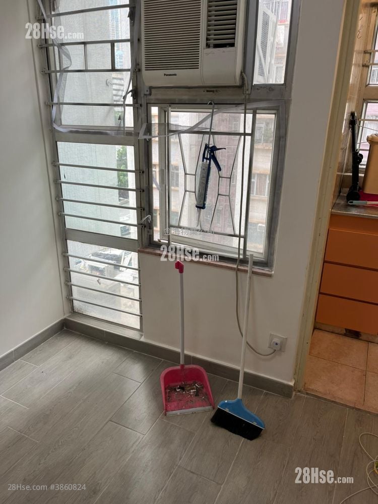 Hayon Building Rental 2 Bedrooms , 1 Bathroom 251 ft²