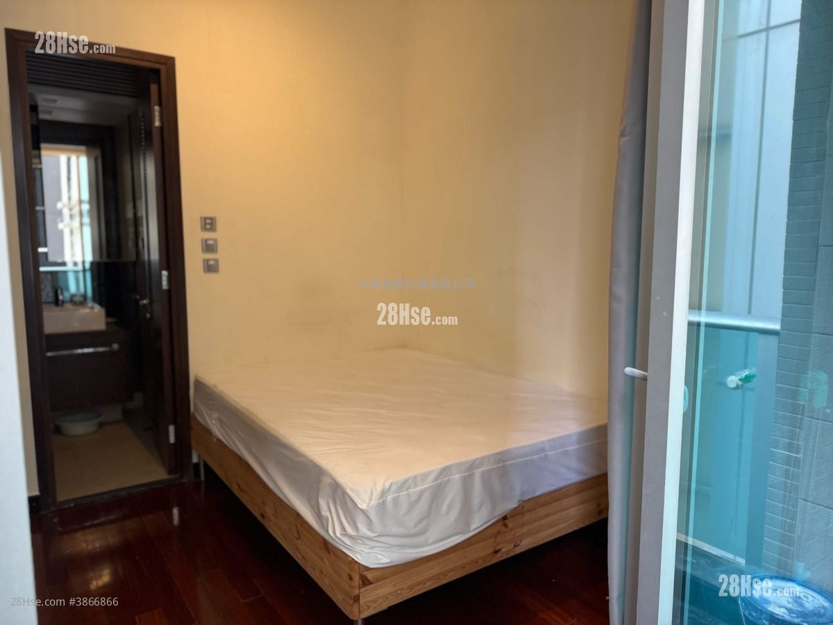 J Residence Rental 2 Bedrooms , 2 Bathrooms 592 ft²