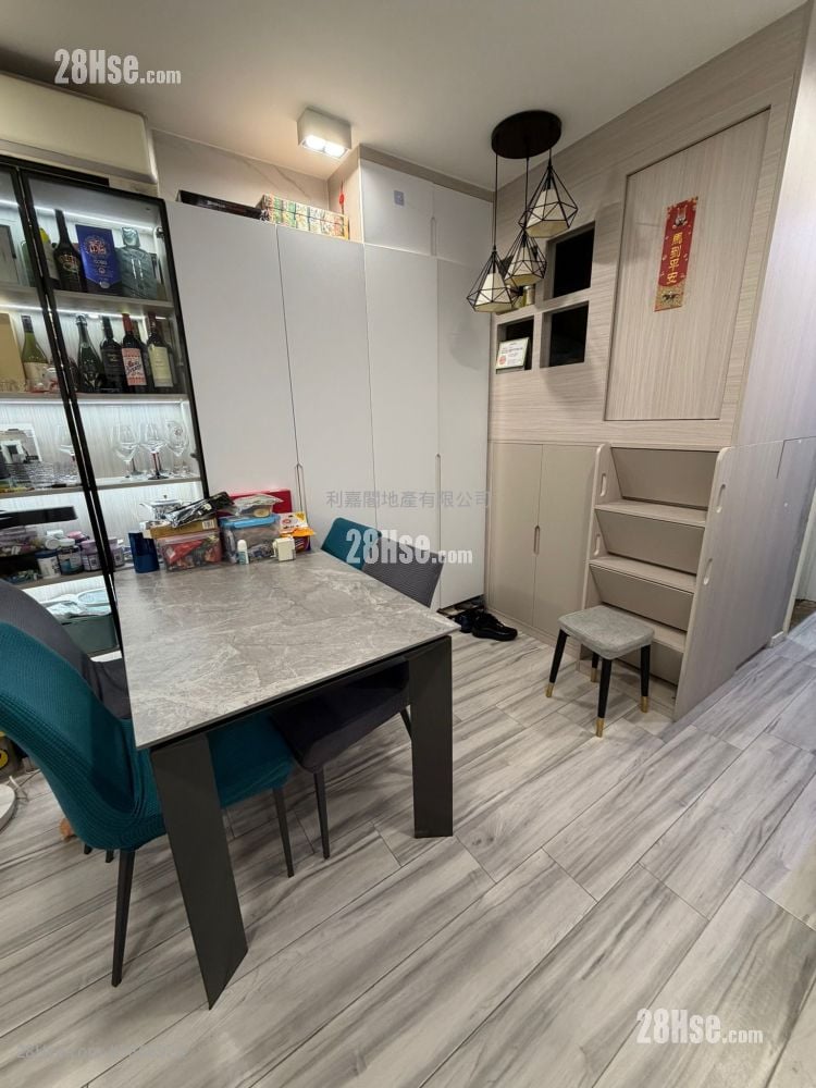 Park Central Sell 3 Bedrooms , 2 Bathrooms 636 ft²