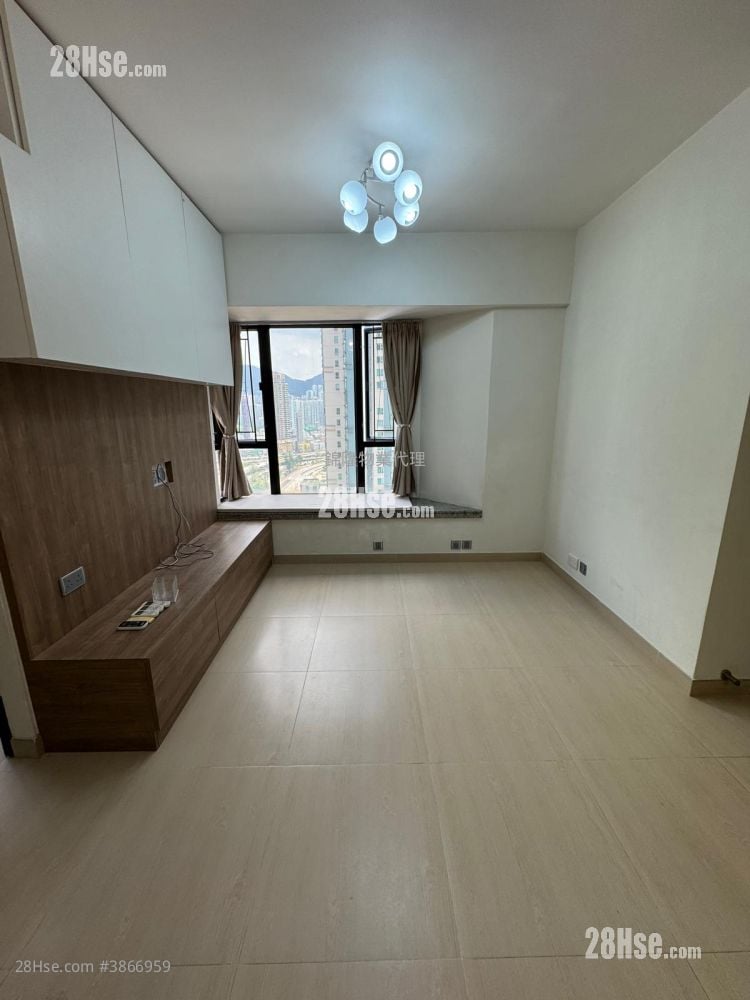 Metropolitan Rise Rental 2 Bedrooms , 1 Bathroom 419 ft²