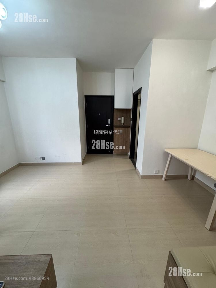 Metropolitan Rise Rental 2 Bedrooms , 1 Bathroom 419 ft²
