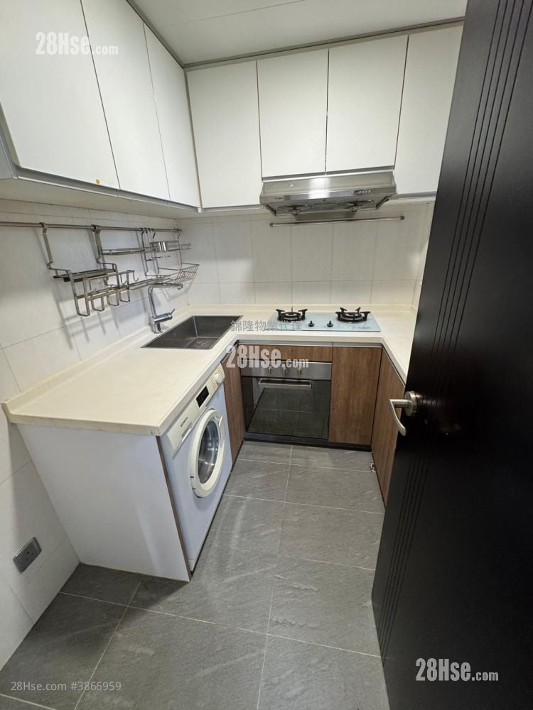 Metropolitan Rise Rental 2 Bedrooms , 1 Bathroom 419 ft²