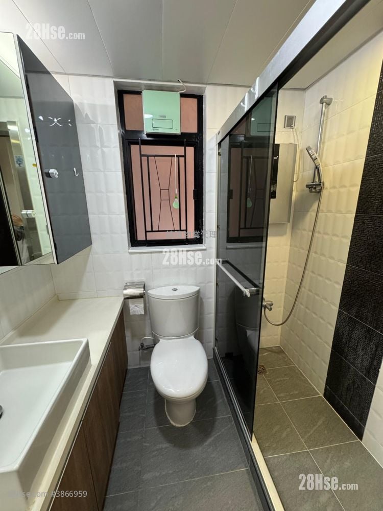Metropolitan Rise Rental 2 Bedrooms , 1 Bathroom 419 ft²