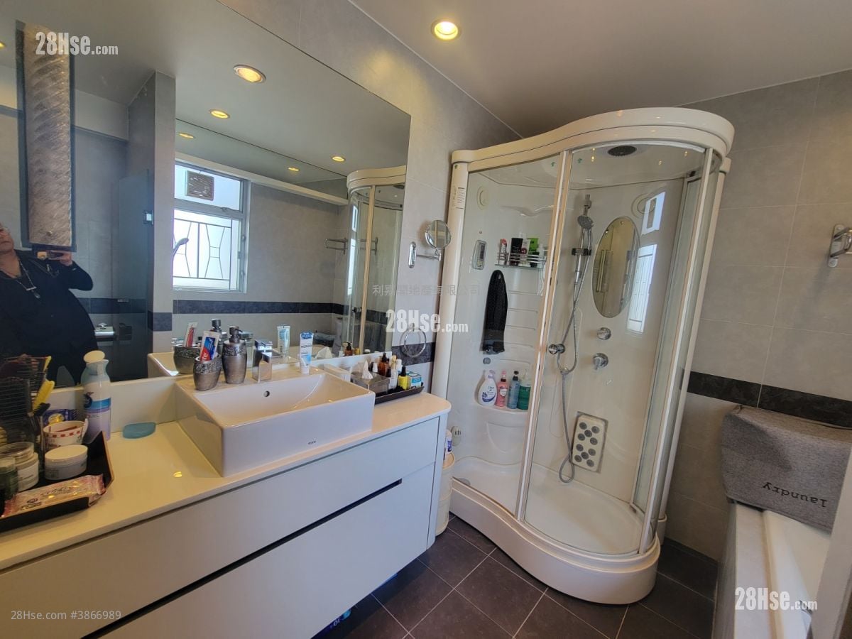 The Waterfront Sell 4 Bedrooms , 3 Bathrooms 1,580 ft²