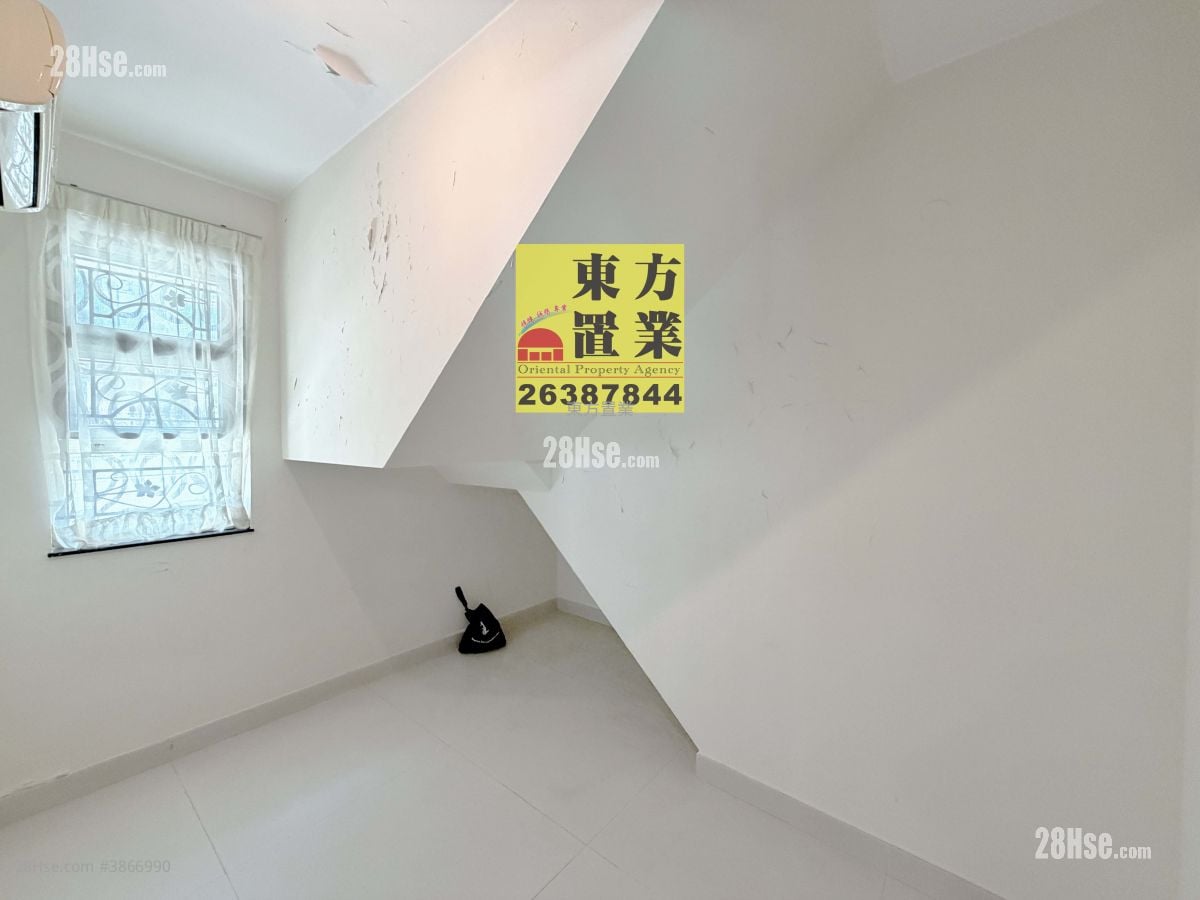村屋 租盘 4 房 , 3 浴室 1,400 平方尺
