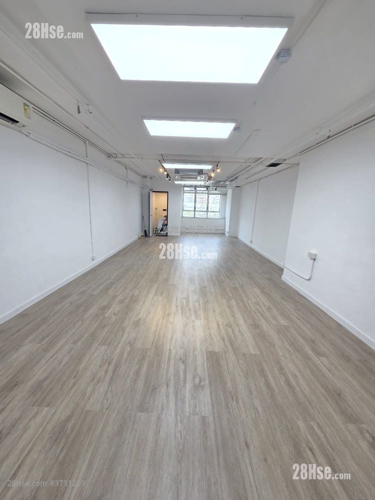 Max Trade Centre Rental