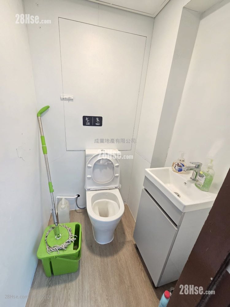 Max Trade Centre Rental
