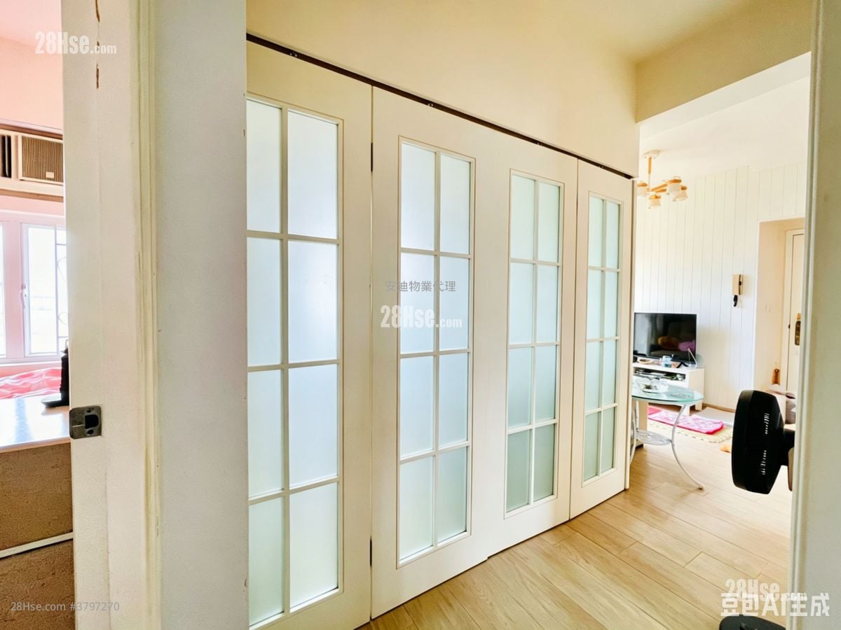 Yee Fung Building Sell 3 Bedrooms , 1 Bathroom 541 ft²
