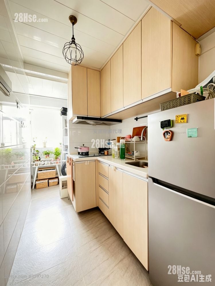 Yee Fung Building Sell 3 Bedrooms , 1 Bathroom 541 ft²