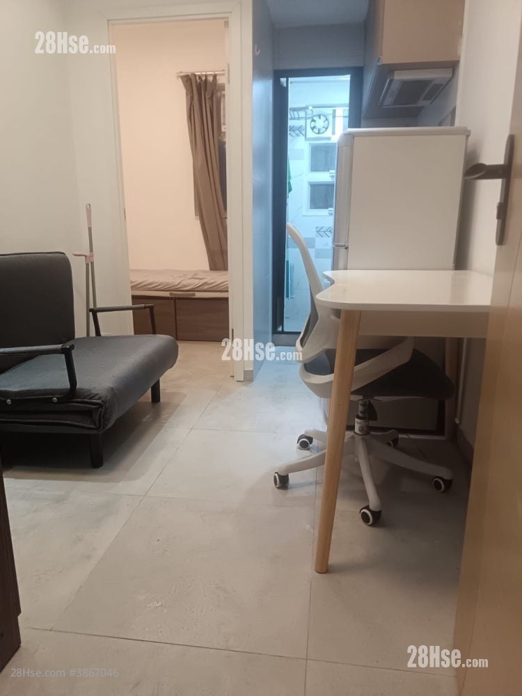 living room: Man Yiu Building Rental 1 Bedroom , 1 Bathroom 180 ft²