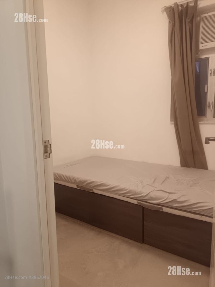 master room: Man Yiu Building Rental 1 Bedroom , 1 Bathroom 180 ft²