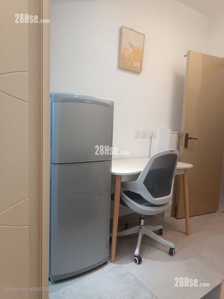 living room: Man Yiu Building Rental 1 Bedroom , 1 Bathroom 180 ft²