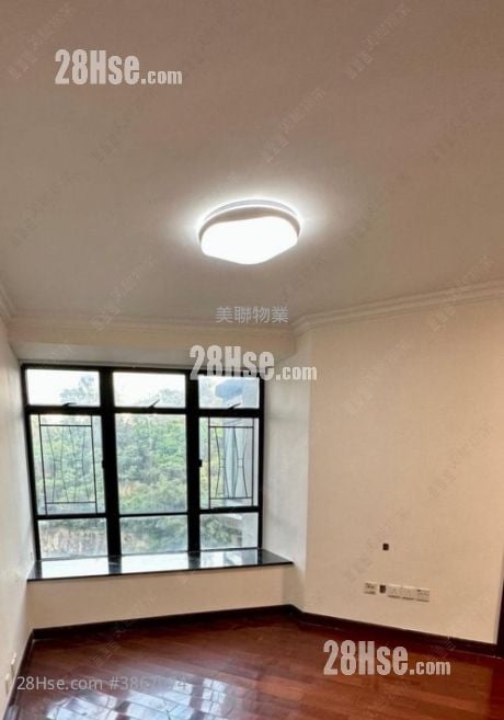 Kornhill Rental 3 Bedrooms , 1 Bathroom 596 ft²