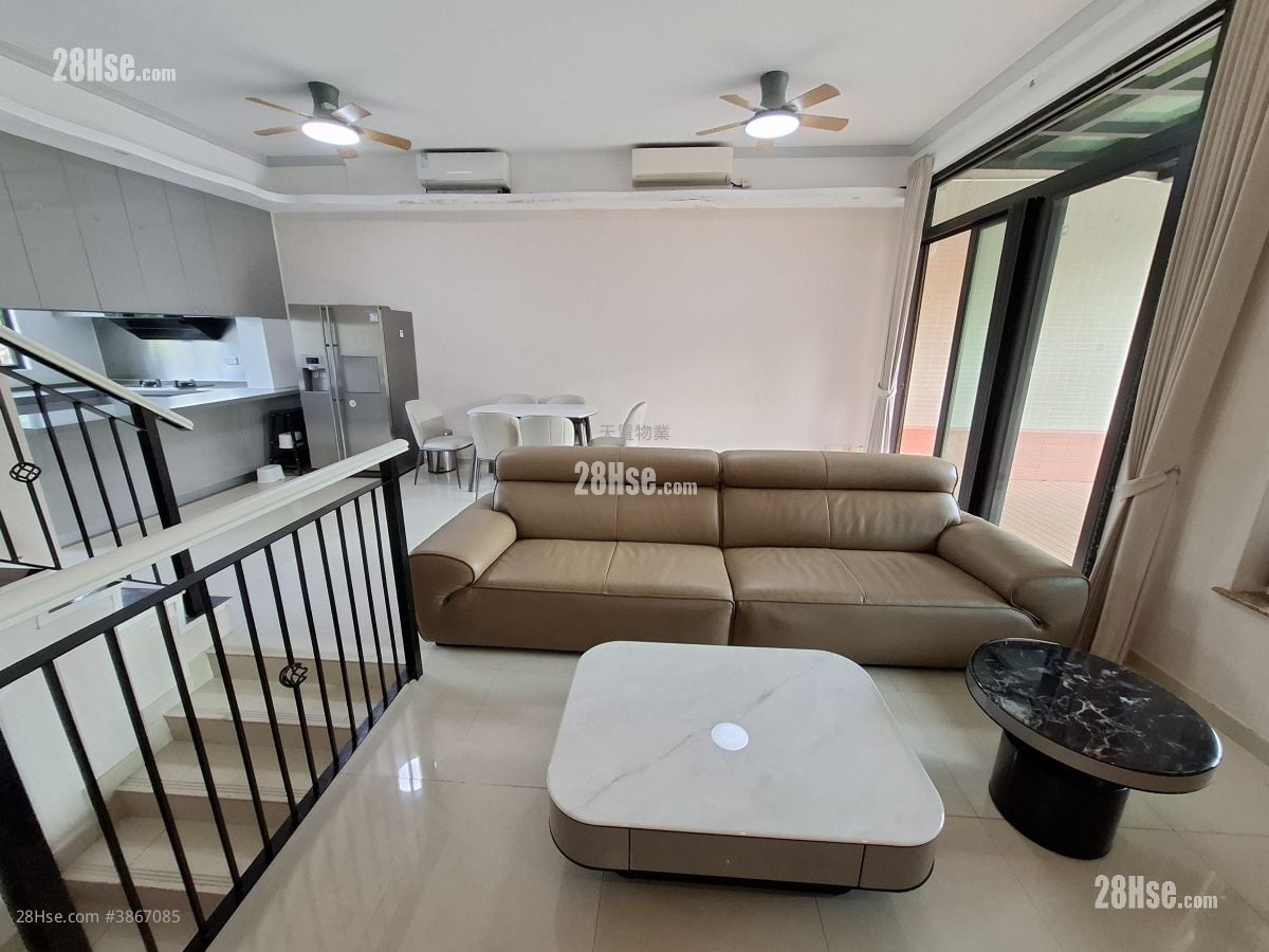 Villa Pinada House Rental 4 Bedrooms , 4 Bathrooms 1,178 ft²
