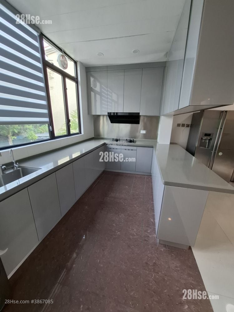 Villa Pinada House Rental 4 Bedrooms , 4 Bathrooms 1,178 ft²
