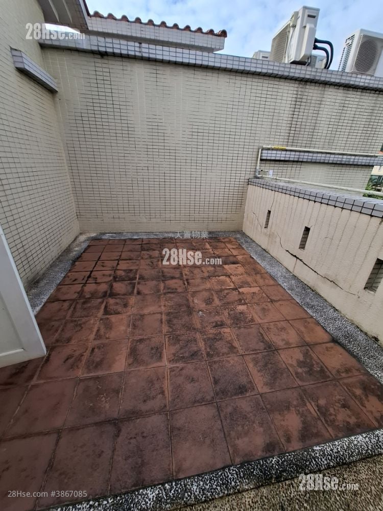 Villa Pinada House Rental 4 Bedrooms , 4 Bathrooms 1,178 ft²