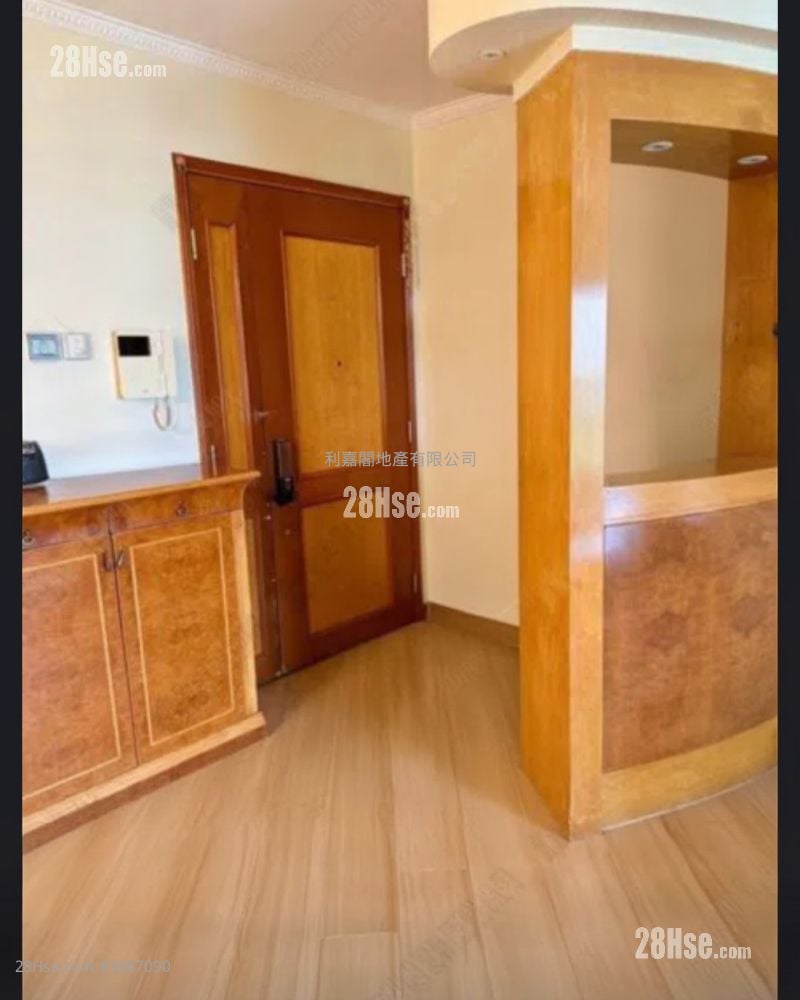 Royal Ascot Sell 4 Bedrooms , 2 Bathrooms 974 ft²